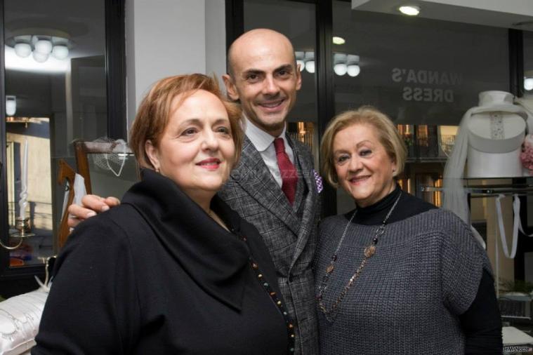 Annamaria e Wanda Pescatore con Enzo Miccio, il wedding planner più famoso della tv che periodicamente fornisce consulenza alle nostre spose.