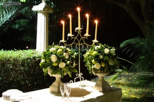 Fiori e candele per un matrimonio di sera