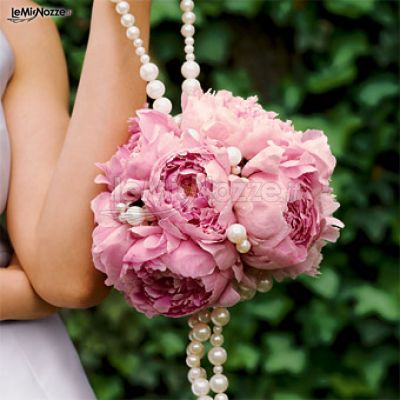 Bouquet da polso con perle di peonie rosa