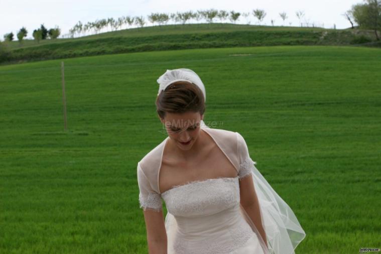 WeddingStylePhoto - Foto sposa immersa nel verde