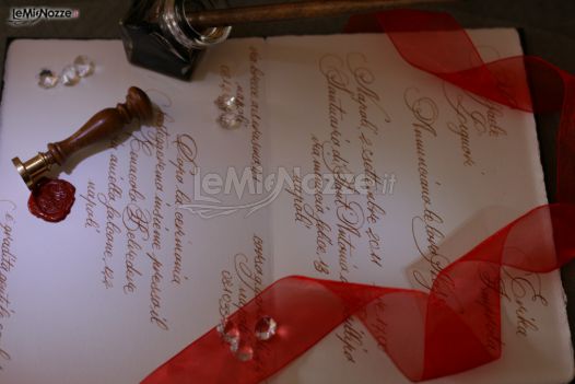 Partecipazione di nozze scritta amano in corsivo inglese