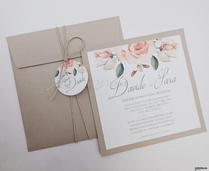 Partecipazione floreale con cordino in lino e tag personalizzato - Eliotecnica Balbi Wedding