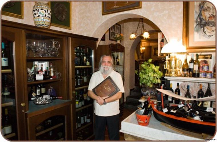 Lo chef Nello Cardillo nel ristorante La Muciara a Santa Flavia (Palermo)