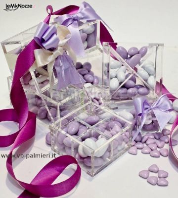 Confetti e scatole in plexiglass per le nozze
