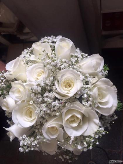 Fiorideapontirolo - Il bouquet con le rose bianche
