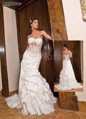 Vestito da sposa con ricami sul corpetto