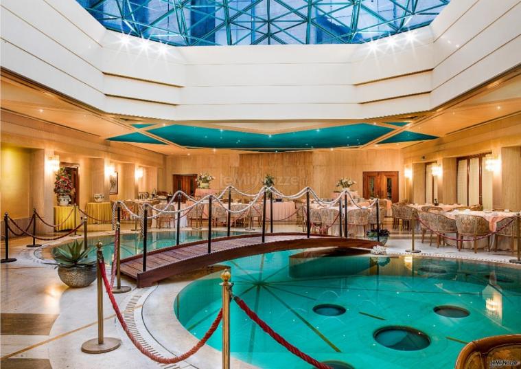 Grand Hotel Duca d'Este - La piscina interna alla sala