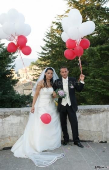Sposi con palloncini
