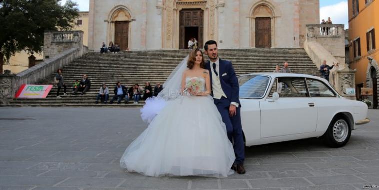 Luca Marchetti Foto - Gli sposi davanti la chiesa