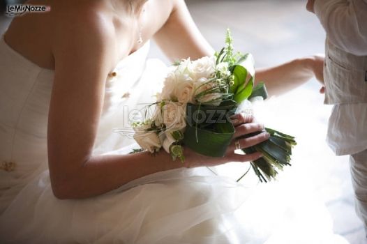 Scatto fotografico della sposa con bouchet