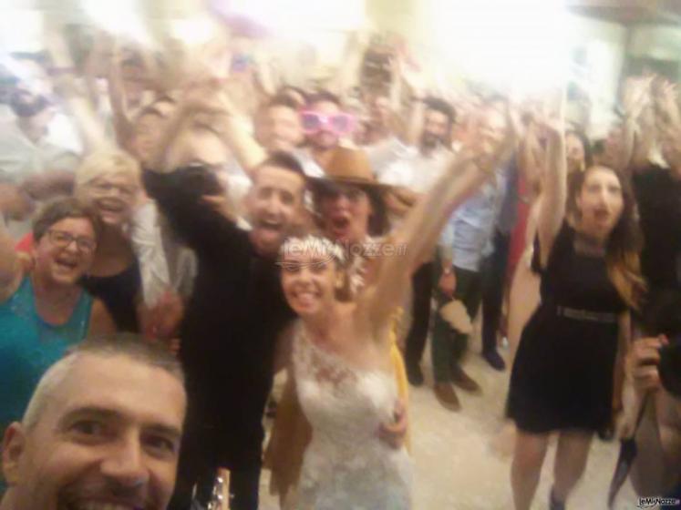 Massimiliano Ruggeri - Selfie con sposi ed invitati