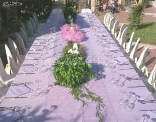 Catering Petit Café Nobel - Centrotavola con foglie e fiori per i tavoli del ricevimento