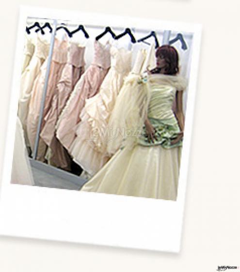 L'ampia scelta di modelli di abiti da sposa dell'atelier