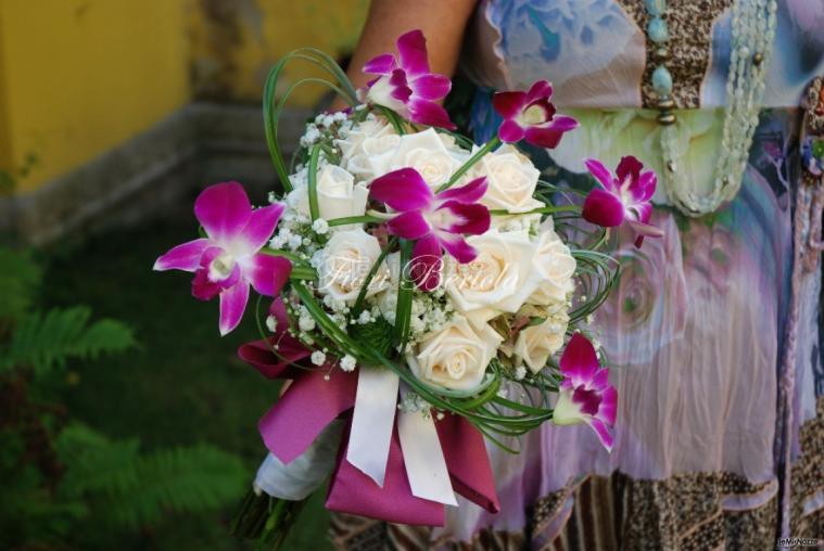 Bouquet da sposa con rose e orchidee - Fiori Bertola