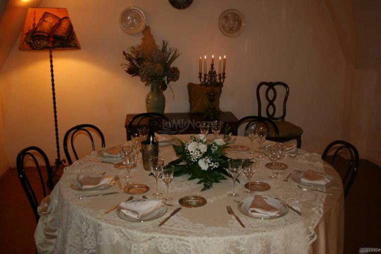 Mise en place di un tavolo per matrimonio presso Villa di Diacceto