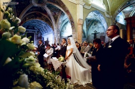 Fotografia degli sposi durante la cerimonia di matrimonio
