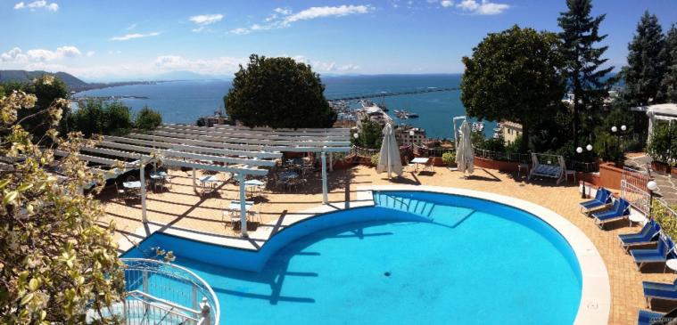 Villa Poseidon - La piscina