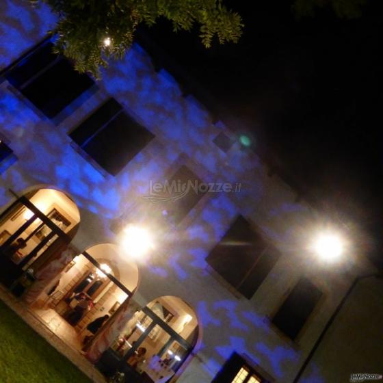Ricevimento di matrimonio con giochi di luce in facciata - Villa da Prato