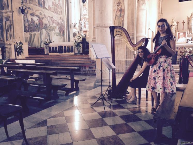 Claudia e Martina Duo Arpa e Violino - Martina e Claudia durante un matrimonio religioso