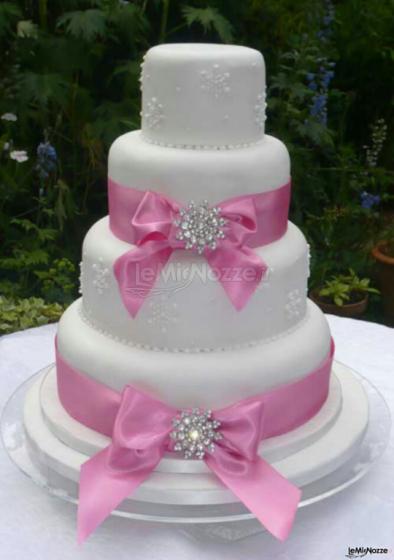 Wedding cake nastri e swarosky - Fantasie di Zucchero
