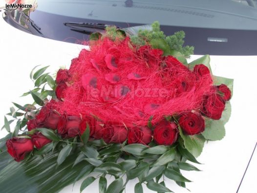 Cuore di rose per la macchina da cerimonia