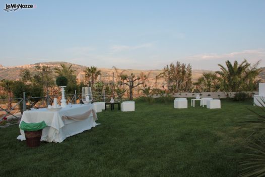 Ricevimento di matrimonio in giardino