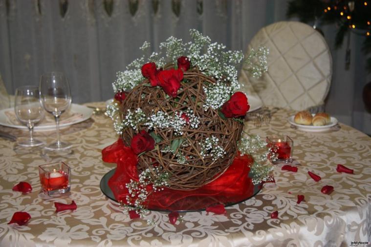 Centrotavola rose rosse tavolo sposi