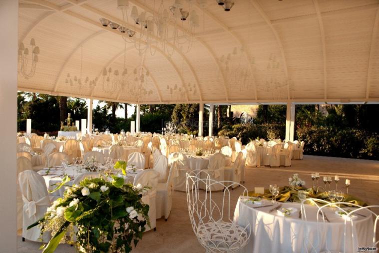 Giardino d'inverno allestito per un ricevimento di matrimonio