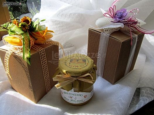 Vasetto di miele per le bomboniere di un matrimonio ecologico