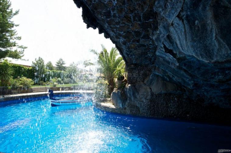 La piscina vista dall'angolo della grotta