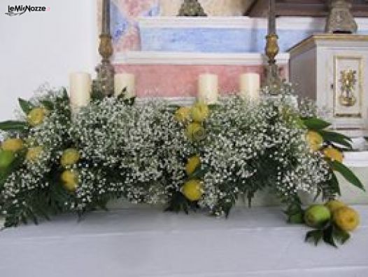 Le Pomelie - Allestimento della chiesa con limoni e fiori