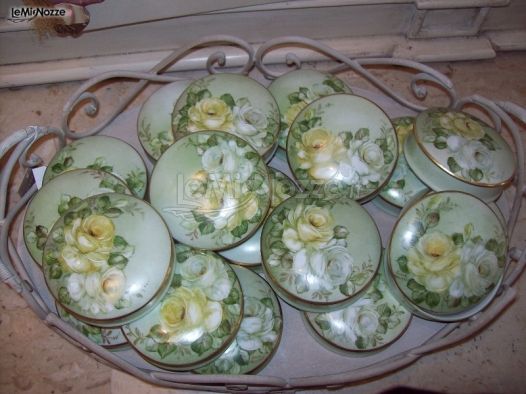 Servizio di piatti in porcellana per gli sposi