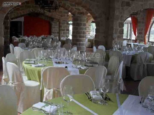 Ampia sala interna per ricevimento di matrimonio presso Villa Carollo