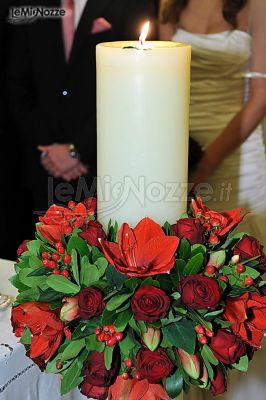Allestimento con candele per la cerimonia nuziale
