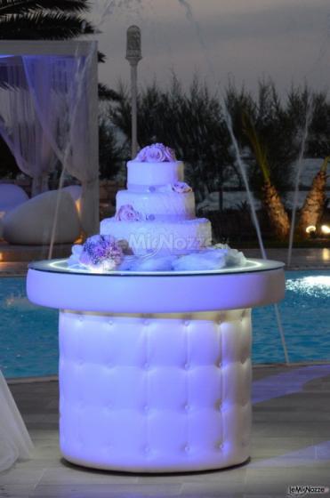 Villa Torre Rossa - Wedding cake con rose decorate