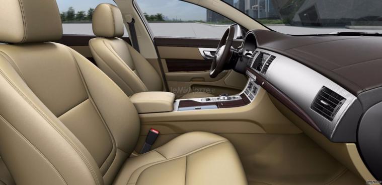 Noleggio auto Jaguar XF 3.0 Premium Luxury S