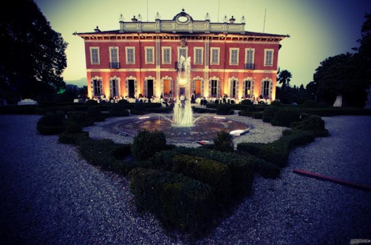 Villa Subaglio in notturna