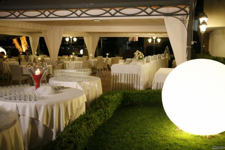 Villa Posillipo - Allestimento con sfere luminose per le nozze