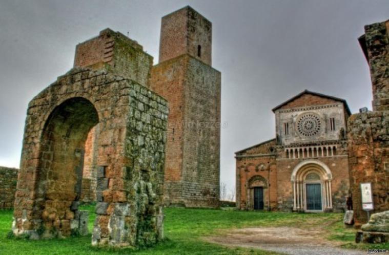 la bellissima basilica di san Pietro a Tuscania.