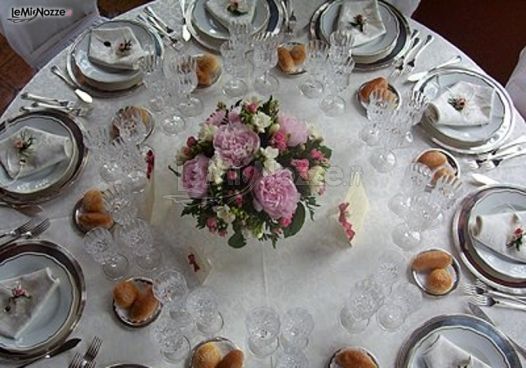 Tavolo degli invitati alle nozze
