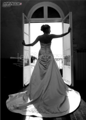 La sposa mentre sfoggia il suo abito - Wedding planner a Genova