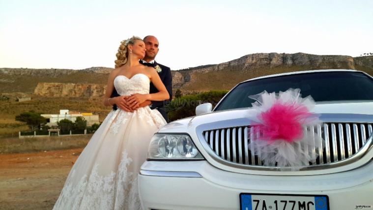 Autonoleggio Campo - Gli sposi con la limousine