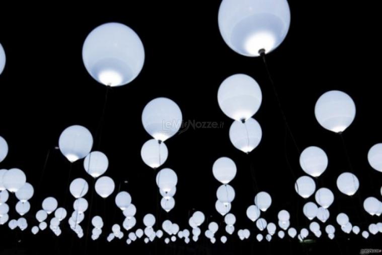 Il magico mondo dei palloncini - Il lancio dei palloncini LED