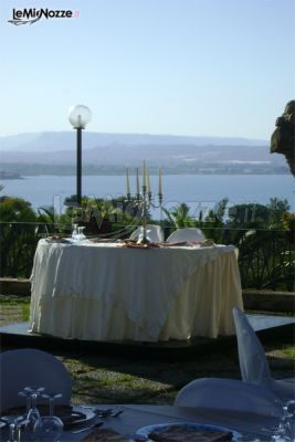 Tavolo degli sposi sulla terrazza di Villa Arlecchino a Siracusa
