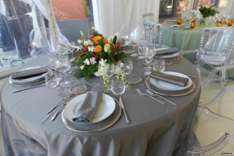 Matrimonio sui toni del grigio allestito da Lucaroni Catering