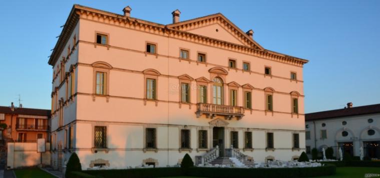 Villa Vecelli Cavriani - Facciata esterna parco