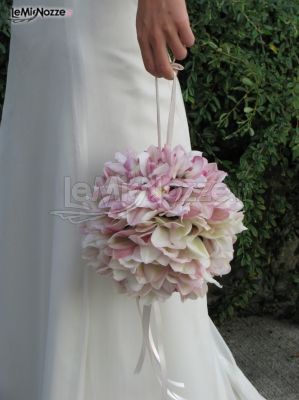 Bouquet a borsetta per la sposa