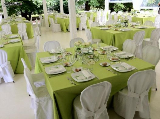 Tavoli in verde per il matrimonio
