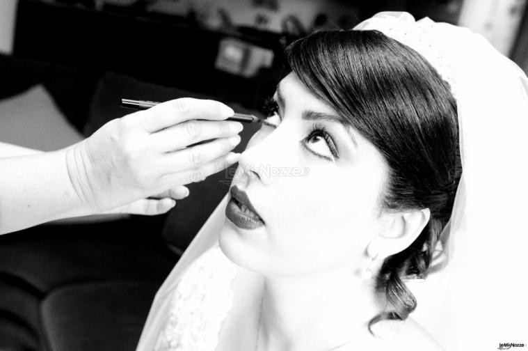 Foto artistica della sposa in bianco e nero