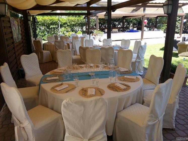 Hotel Aris Garden - Il tavolo standard nel gazebo in giardino